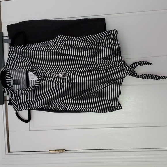 *Nwt* Hot Topic's Stripe Button Up Tie Top - Picture 9 of 16